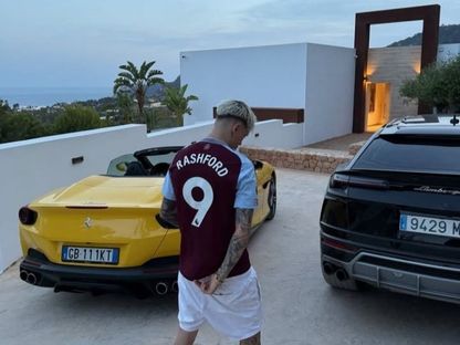 أليخاندرو غارناتشو لاعب مانشستر يونايتد خلال عطلته في إيبزا في إسبانيا - 22 يونيو 2025 - IG/@garnacho