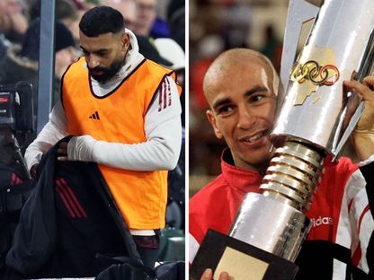 صورة مركبة لحسام حسن يحمل لقب كأس أمم إفريقيا 1998 ومحمد صلاح في دكة بدلاء ليفربول أمام ليدز يونايتد - Reuters