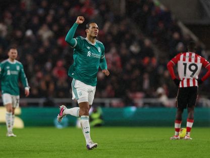 فيرجيل فان دايك يحتفل بهدفه في مباراة سندرلاند وليفربول بالدوري الإنجليزي الممتاز - 11 فبراير 2026 - Reuters