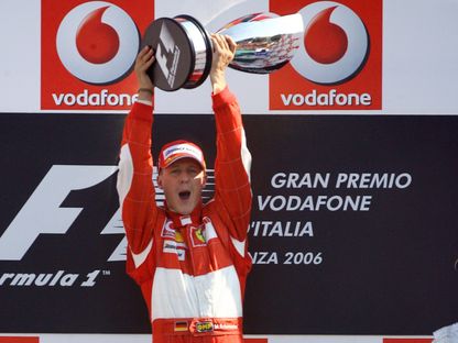 مايكل شوماخر يحتفل بفوزه في سباق إيطاليا في موسم 2006 - 10 سبتمبر 2006 - Reuters