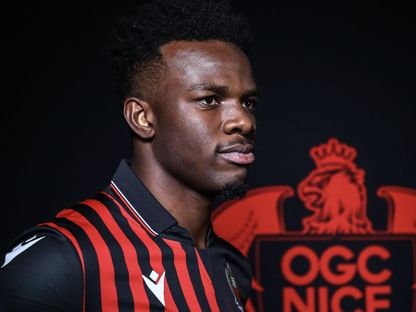 مدافع بوروندي ونيس الفرنسي يوسف ندايشيميي - web/ogcnice