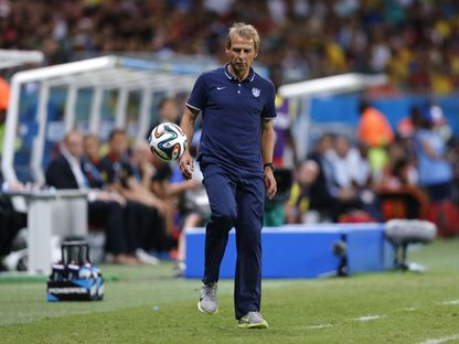 المدرب السابق للولايات المتحدة يورغن كلينسمان خلال مباراة ضد بلجيكا في ثمن نهائي مونديال البرازيل عام 2014 - 1 يوليو 2014 - Reuters 
