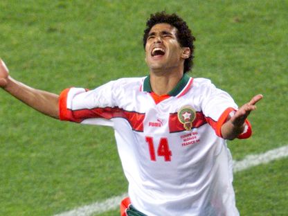 صلاح الدين بصير مهاجم منتخب المغرب يحتفل بهدفه في شباك اسكتلندا بالمونديال - 23 يونيو 1998 - Reuters
