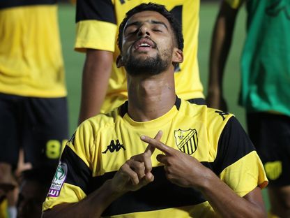 محمد البدوي لاعب المغرب الفاسي يحتفل بعد تسجيله هدفاً في شباك المغرب التطواني - 25 أغسطس 2023 - https://www.facebook.com/CLUBMASOFF