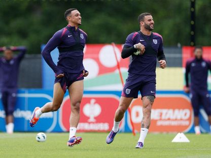 كايل ووكر وترينت ألكسندر أرنولد في تدريبات إنجلترا خلال يورو 2024 في ألمانيا - 5 يوليو 2024 - Reuters