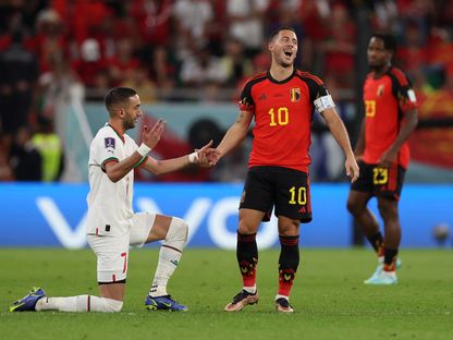 إيدين هازارد وحكيم زياش خلال مباراة بلجيكا والمغرب - 27 نوفمبر 2022 - REUTERS
