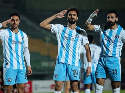 لاعب بيراميدز مصطفى زيكو ومهند لاشين ومحمد الشيبي يحتفلون بالتقدم على طلائع الجيش بمنافسات الدوري المصري - 20 أكتوبر 2026 - pyramids/x