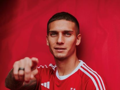 لاعب نادي نوتنغهام فورست نيكولاس دومينغيز بعد التوقيع مع النادي لمدة 5 مواسم - 1 سبتمبر 2023 - X/NFFC