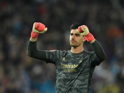 كورتوا يحتفل بالفوز على برشلونة في مباراة الإياب خلال موسم الدوري الإسباني 2020 - AFP