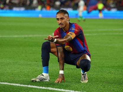 قائد برشلونة رافينيا يحتفل بأحد أهدافه أمام راسينغ سانتاندير في الدوري الإسباني - 16 سبتمبر 2026 - Reuters
