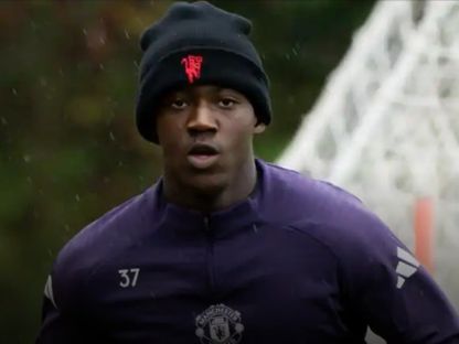 لاعب مانشستر يونايتد كوبي ماينو خلال تدريبات الفريق - 7 يناير 2026 - manutd.com