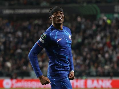 نوني مادويكي مهاجم تشيلسي يحتفل بهدفه في شباك ليجيا وارسو - 10 أبريل 2025 - Reuters