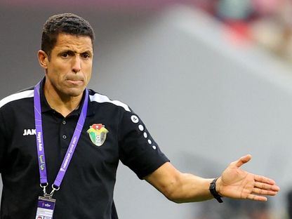الحسين عموتة مدرب الأردن خلال مواجهة طاجيكستان في ربع نهائي كأس آسيا -  2 فبراير 2024 - REUTERS