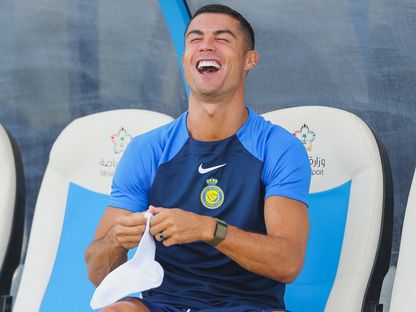 كريستيانو رونالدو يضحك خلال تدريب لنادي النصر - 2 أغسطس 2023 - Reuters 