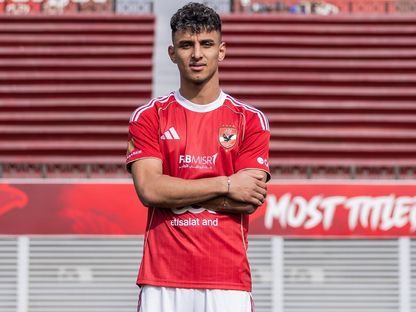 أحمد عيد خلال جلسة التصوير بعد انضمامه للأهلي المصري - 21 يناير 2026 - alahlyegypt.com