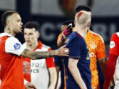 إصابة ديفي كلاسن لاعب أياكس في لقاء فينورد - 6 أبريل 2023 - twitter/RMCsport