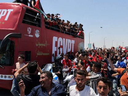 صلاح ومرموش خارج المشهد.. الآلاف يستقبلون منتخب مصر في استاد القاهرة