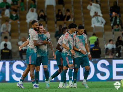 احتفال لاعبي الأهلي بتسجيل هدف في مرمى الفيحاء بالدوري السعودي - 30 ديسمبر 2025 - X/@ALAHLI_FC