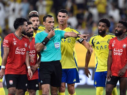 الحكم الدولي السعودي خالد الطريس خلال إدارة مباراة سابقة بين النصر والرائد في دوري روشن السعوي - 23 أغسطس 2024 - Reuters