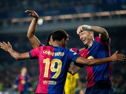 احتفال روبرت ليفاندوفسكي مع لامين يامال بهدف لبرشلونة أمام بوروسيا دورتموند في ربع نهائي دوري أبطال أوروبا - 9 أبريل 2025 - X@FCBarcelona