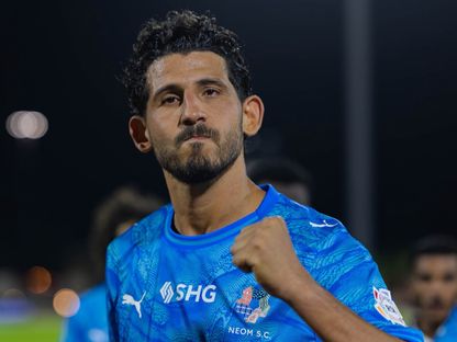 احتفال أحمد حجازي لاعب نيوم بالفوز على الشباب في الدوري السعودي - 11 مايو 2026 - X/@NEOMSportsClub