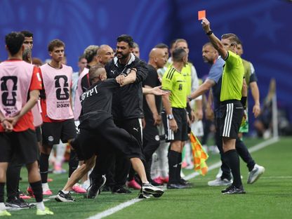 الحكم يطرد سعفان الصغير مدرب حراس مصر خلال مواجهة الأرجنتين - 7 يوليو 2026 - Reuters