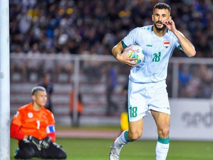 لاعب المنتخب العراقي أيمن حسين يحتفل بالتسجيل في مرمى الفلبين في التصفيات المؤهلة لكأس العالم 2026 - 26 مارس 2024 - X@IraqNT_EN