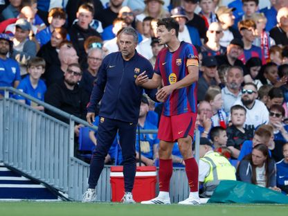 مدرب برشلونة هانزي فليك واللاعب أندرياس كريستنسن خلال مواجهة برمنغهام الودية - 31 يوليو 2026 - REUTERS