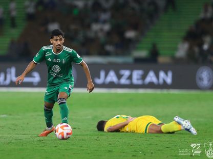 سعد يسلم بالعبيد مدافع الأهلي خلال مباراة الخليج بالدوري السعودي - 29 ديسمبر 2023 - X/@ALAHLI_FC 