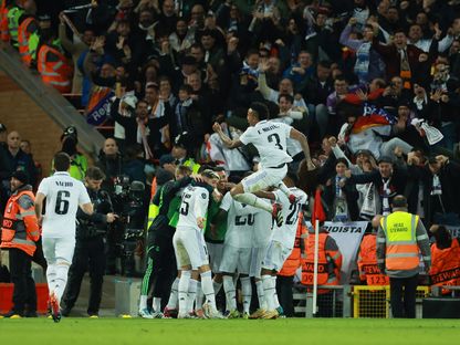 احتفال لاعبي ريال مدريد بعد تسجيل الهدف لخامس في شباك ليفربول - 21 فبراير 2023 - reuters