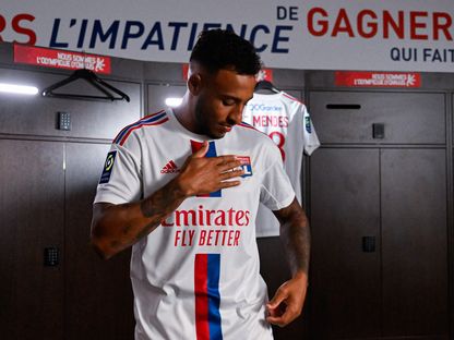 كورنتين توليسو بعد عودته لناديه السابق أولمبيك ليون الفرنسي - twitter/@OL