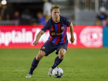  فرينكي دي يونغ متوسط ميدان برشلونة في مباراة ودية لفريقه أمام إنتر ميامي - 20 يوليو 2022 - Reuters