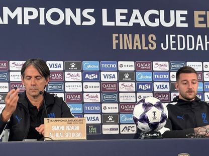 سيموني إنزاغي مدرب الهلال ولاعبه سيرجي ميلينكوفيتش سافيتش في مؤتمر صحفي قبل مواجهة السد - 12 أبريل 2026 - X/@aawsat_spt