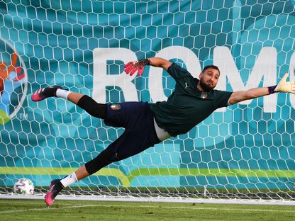 جيانلويجي دوناروما في حصة تدريبية للمنتخب الإيطالي في يورو 2020 - TWITTER/@azzurri