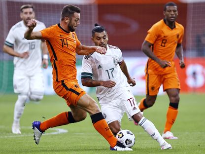 من مباراة هولندا والمكسيك - AFP