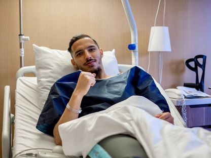 الدولي الجزائري اسماعيل بن ناصر متوسط ميدان نادي ميلان بعد اجرائه عملية جراحية في الركبة - 16 مايو 2023 