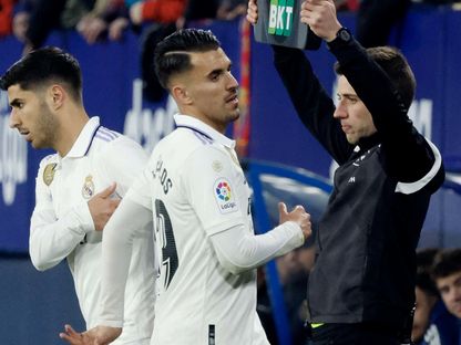 داني سيبايوس خائب الأمل بعد تغييره بماركو أسينسيو في مباراة ريال مدريد وأوساسونا - Reuters