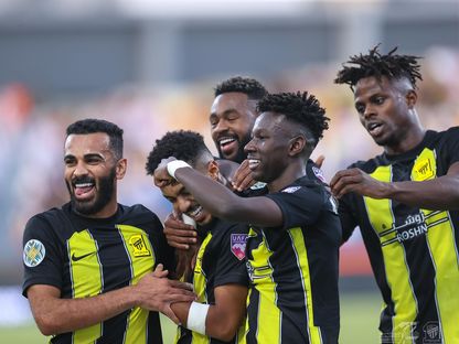 احتفال لاعبي نادي الاتحاد السعودي بتسجيل هدف في مرمى الشرطة العراقي بكأس الملك سلمان - 2 أغسطس 2023 - Twitter/@ittihad