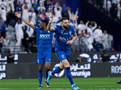 احتفال كريم بنزيما نجم الهلال بتسجيل هدف في مرمى الخلود بالدوري السعودي - 8 أبريل 2026 - X/@Alhilal_FC
