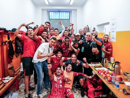 احتفال لاعبي الاتحاد بالفوز على السويحلي بالدوري الليبي - 29 يوليو 2025 - FB/@Al ittihad SC