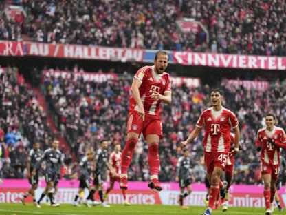 هاري كين مهاجم بايرن ميونيخ يحتفل بهدفه الأول في مرمى آينتراخت فرانكفورت في الدوري الألماني - 21 فبراير 2026 - X/@FCBayern