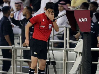 الحكم الكوري الجنوبي كيم يونغ هيوك خلال مباراة السد القطري والهلال السعودي في دوري أبطال آسيا للنخبة - 26 نوفمبر 2024 - aawsat.com