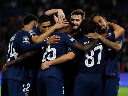 فرحة لاعبي باريس سان جيرمان بهدف البرتغالي نونو مينديز ضد أتالانتا بدوري أبطال أوروبا - 17 سبتمبر 2025 - Reuters