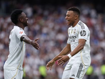 كيليان مبابي يحتفل مع فينيسيوس بالتسجيل لريال مدريد ضد إسبانيول - 20 سبتمبر 2025 - Reuters