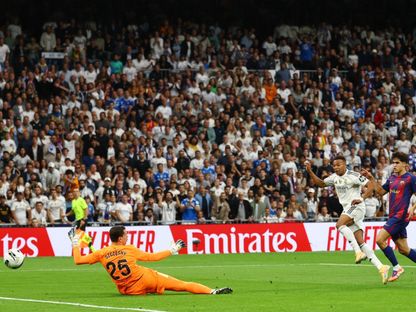 كيليان مبابي يسجل هدفاً لريال مدريد ضد برشلونة في الكلاسيكو - 26 أكتوبر 2025 - Reuters