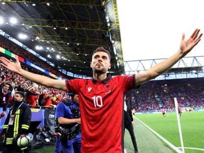 نديم بايرامي مهاجم ألبانيا يحتفل بهدفه في شباك إيطاليا الذي جاء بعد 23 ثانية فقط من انطلاق المباراة - 15 يونيو 2024 - REUTERS