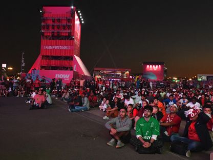 مركز للمشجعين في الدوحة خلال مباراة بين قطر والسنغال في كأس العالم 2022 - 25 نوفمبر 2022 - Reuters