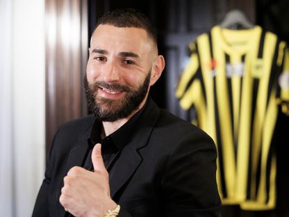 كريم بنزيما يحتفل بانضمامه لنادي اتحاد جدة السعودي - ّittihad/twitter