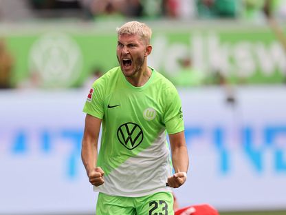 جوناس ويند مهاجم فولفسبورغ يحتفل بهدفه في شباك هايدنهايم - 19 أغسطس 2023 - twitter/VfL_Wolfsburg