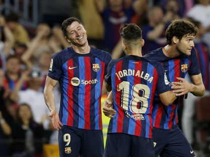 فرحة لاعبي برشلونة بتسجيل هدف في شباك فياريال - 20 أكتوبر 2022 - REUTERS